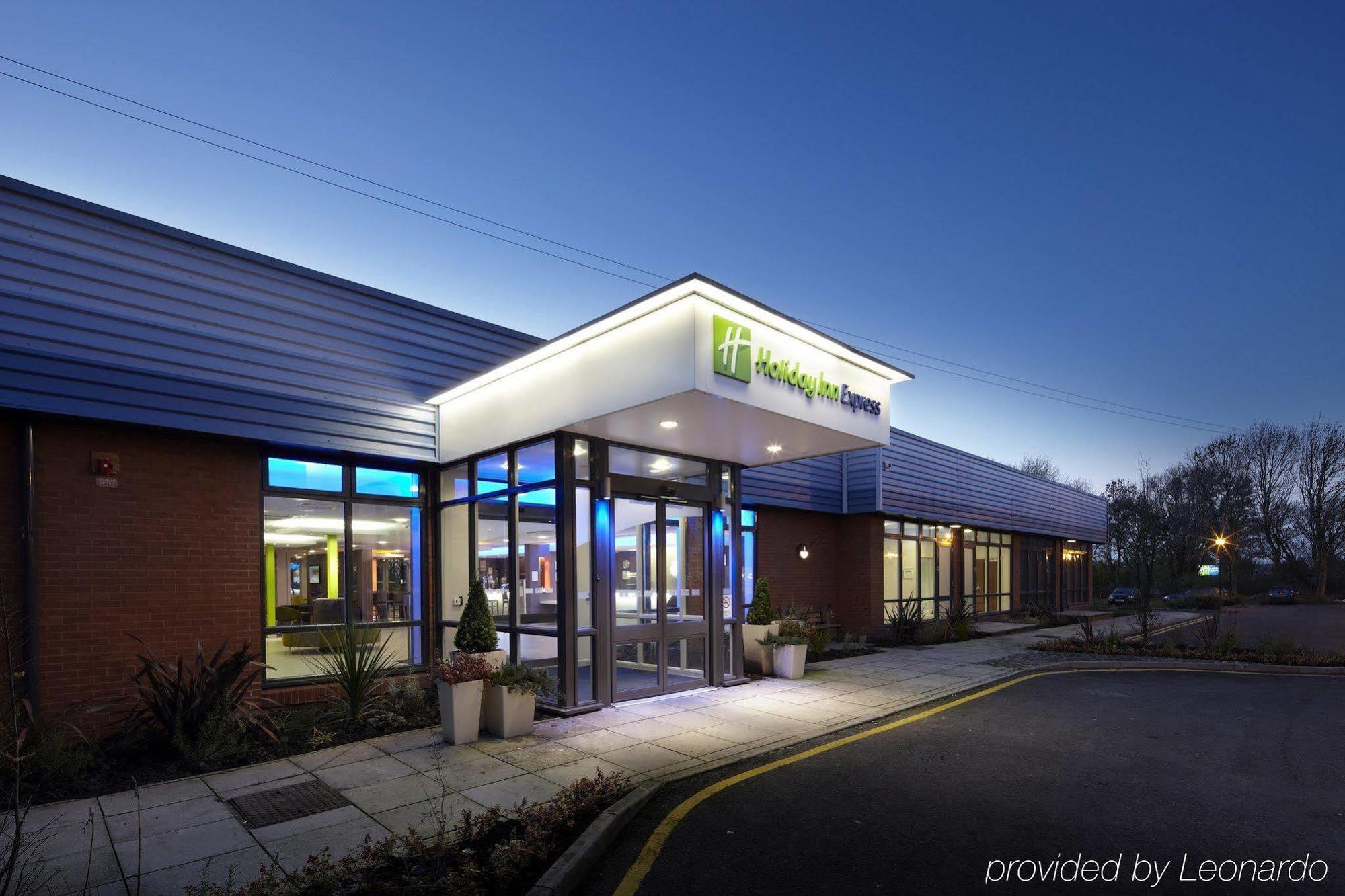 Holiday Inn Express Preston South By Ihg Exterior foto